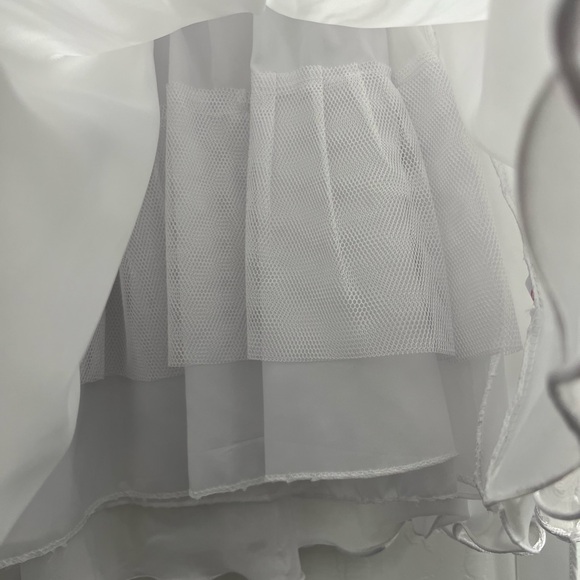 Adorablee white dress perfect for special occasion
size L, fits 12-18 month old - Picture 5 of 9